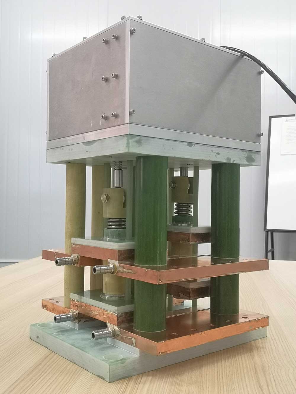 中頻爐手動換爐開關(guān)具有哪些優(yōu)勢